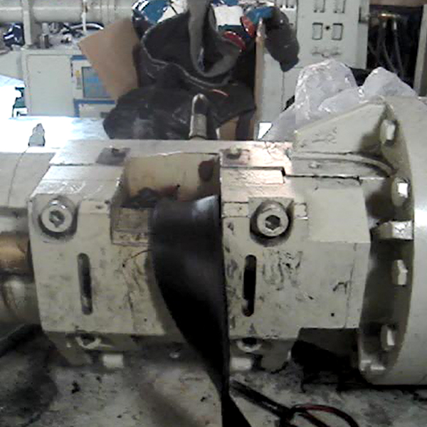 橡胶挤出机生产视频